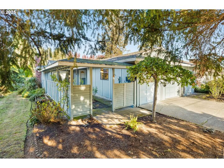 Property Photo: 1609 Camino Dr OR 97116