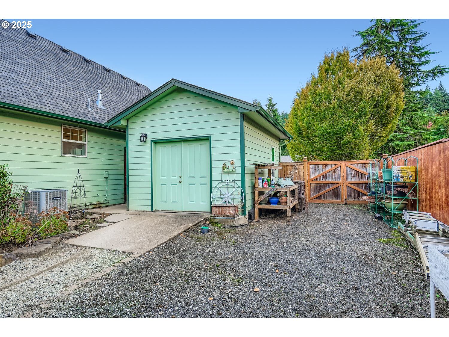 Property Photo: 4135 NW Alder Ave OR 97321