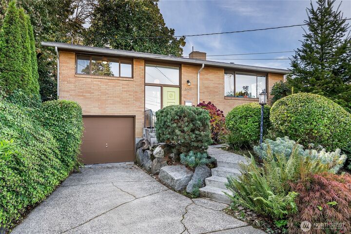 Property Photo: 3943 S Lucile Street WA 98118