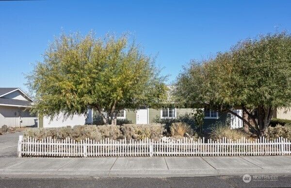 Property Photo: 1001 E Hayden Drive WA 98837