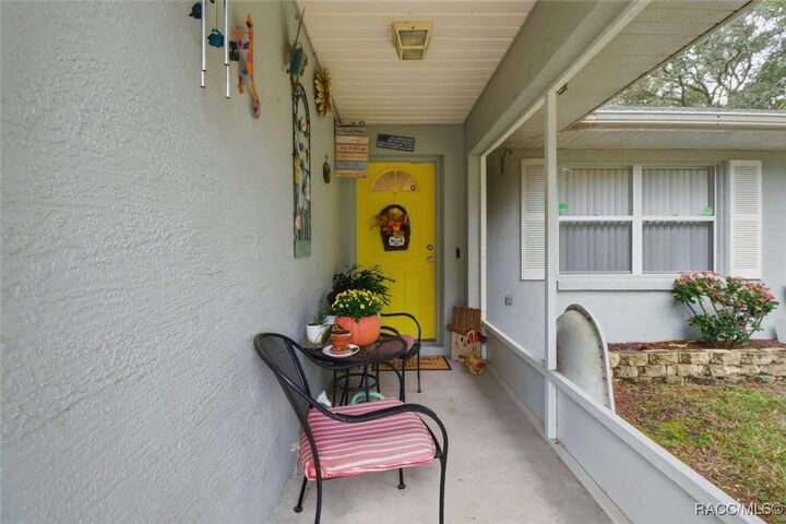 Property Photo: 418 S Rooks Avenue FL 34453
