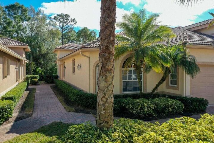 Property Photo: 7032 Willow Pine Way FL 34986