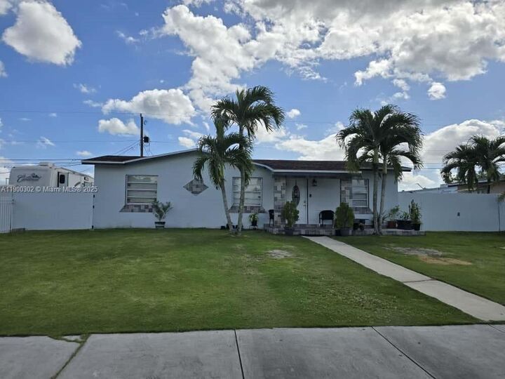 12530 SW 185th St  Miami FL 33177 photo