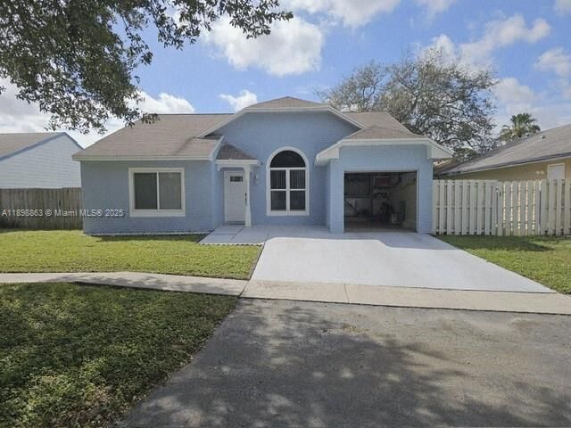 8660 SW 14th St  Pembroke Pines FL 33025 photo