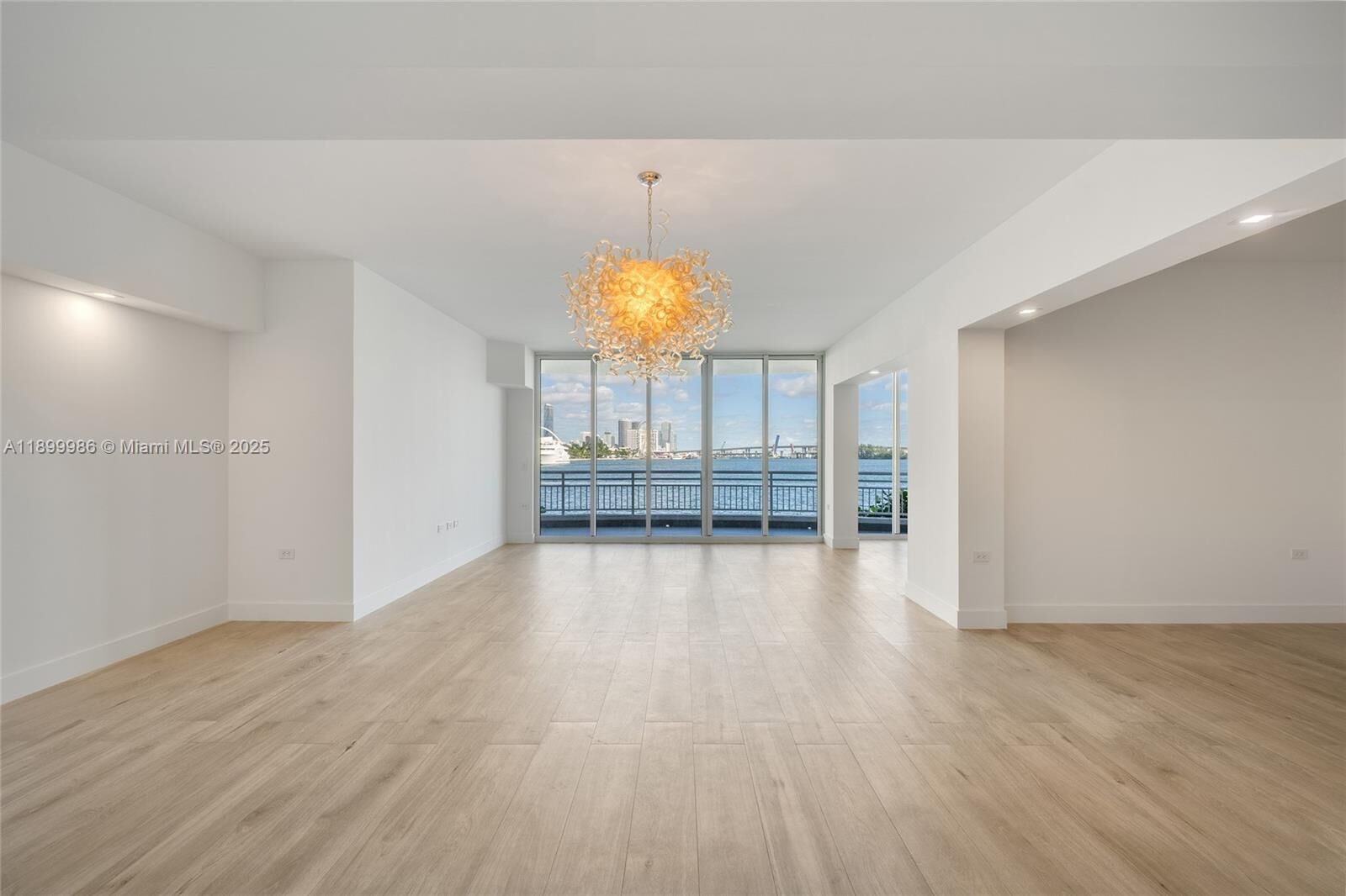 Property Photo: 848 Brickell Key Dr 204 FL 33131