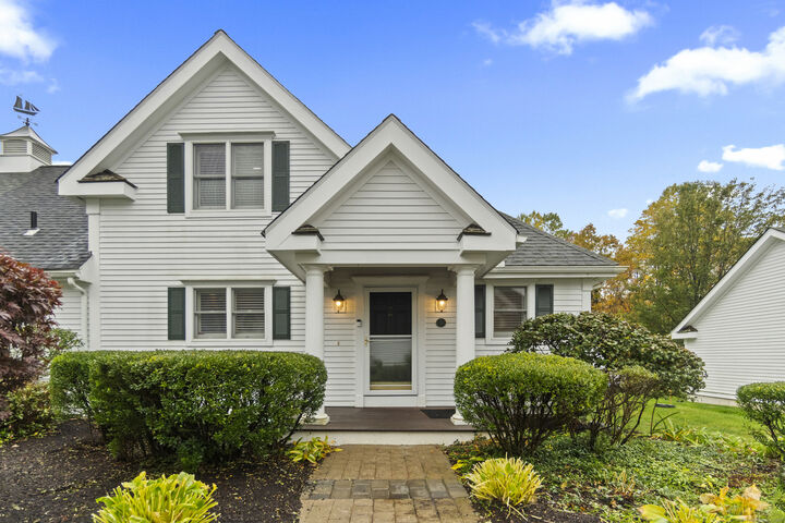 Property Photo: 8 Augusta Circle 8 CT 06469