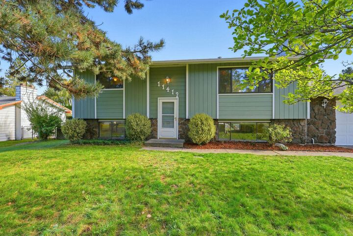 Property Photo: 11412 N King Arthur Dr WA 99218
