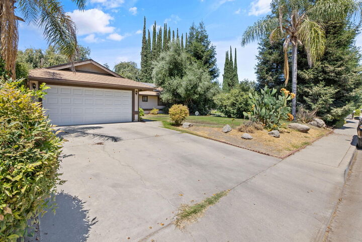 Property Photo:  849 S Cindy Street  CA 93277 