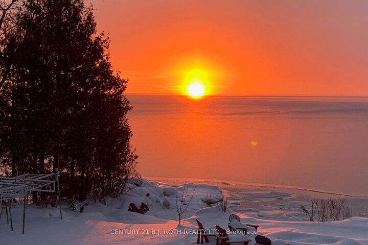 Photo de la propriété:  95 Lakeshore Road E  ON L0L 2E0 