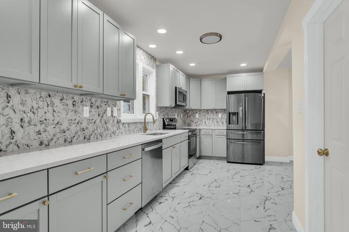 Property Photo: 132 E Arch Street PA 17023