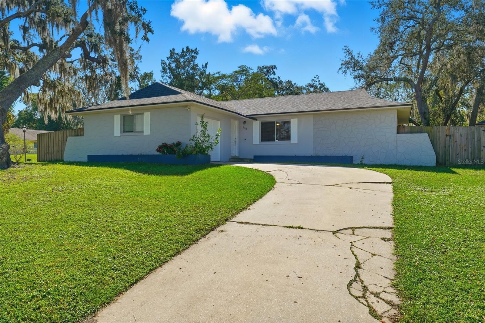 Property Photo: 610 Thrush Avenue FL 32750