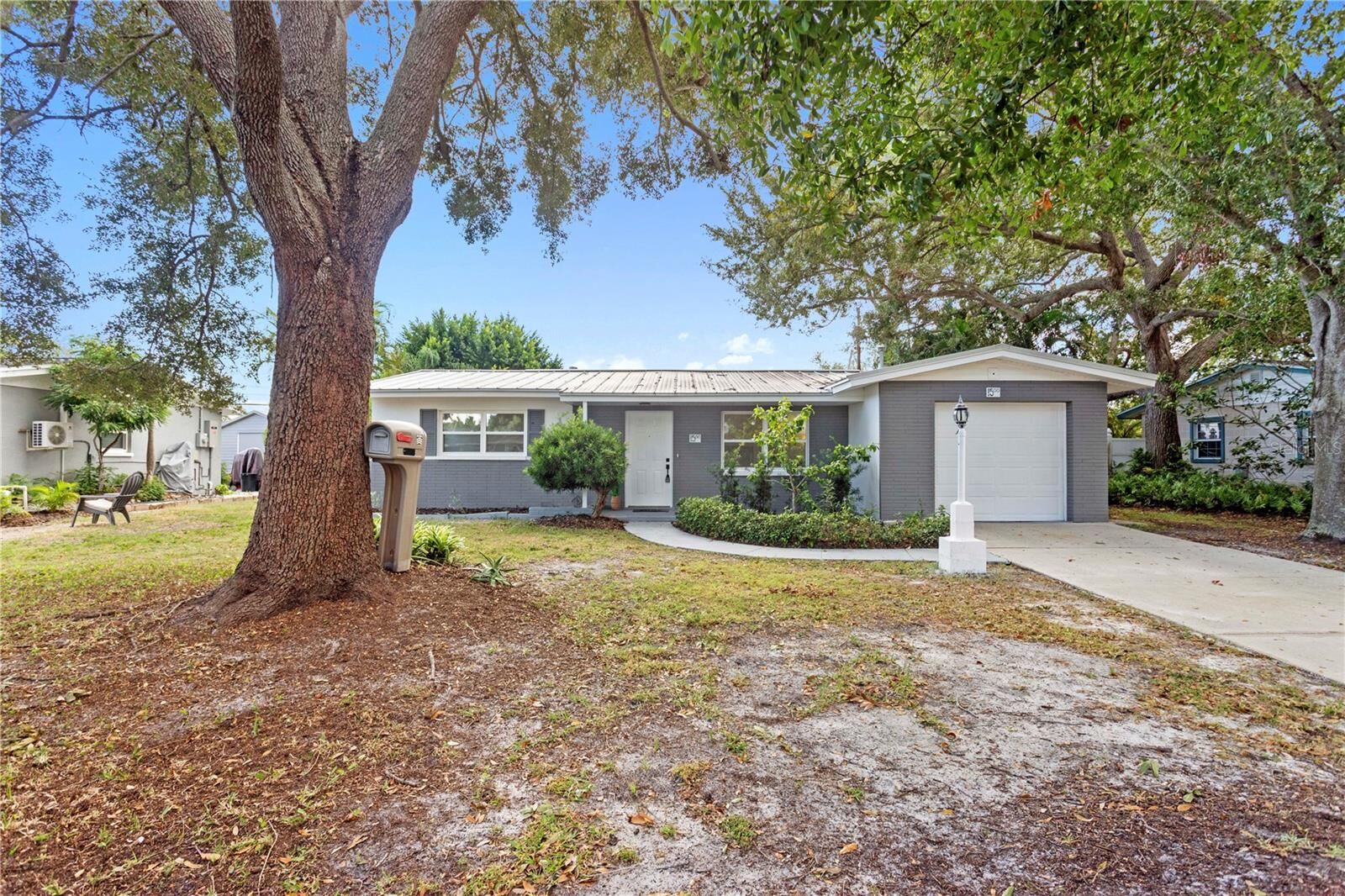 Property Photo: 1500 78th Avenue N FL 33702