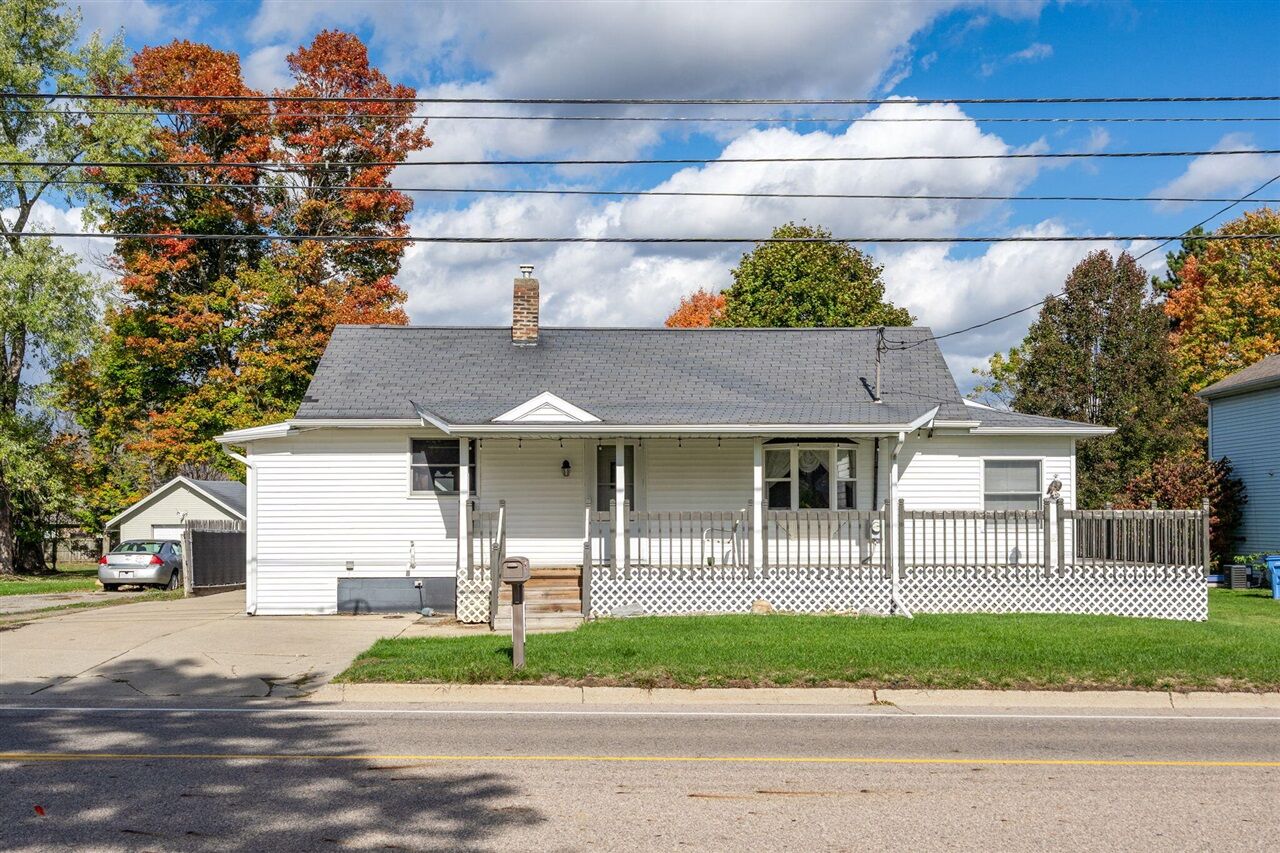 Property Photo: 921 E Willoughby Road MI 48911