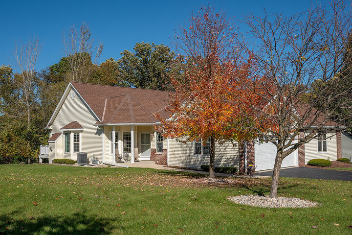 838 Elise Ct  Waukesha WI 53189 photo