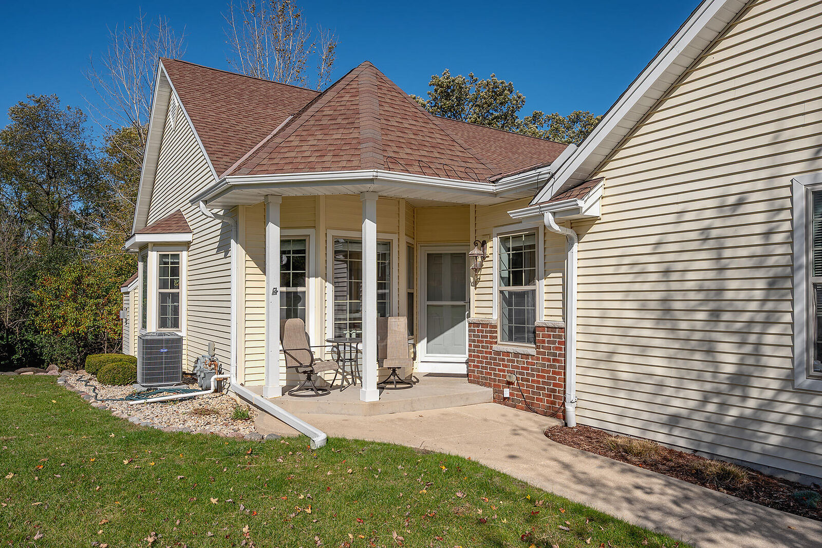 Property Photo:  838 Elise Ct  WI 53189 