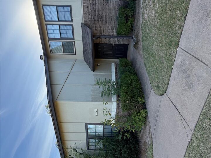 Property Photo:  13813 Crossing Way W  OK 73013