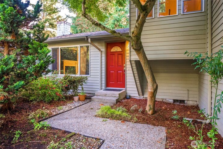 Property Photo:  6529  Arrowhead Drive NE  WA 98028 