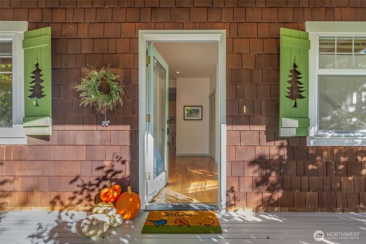 Property Photo:  636  Janelle Place NW  WA 98110 