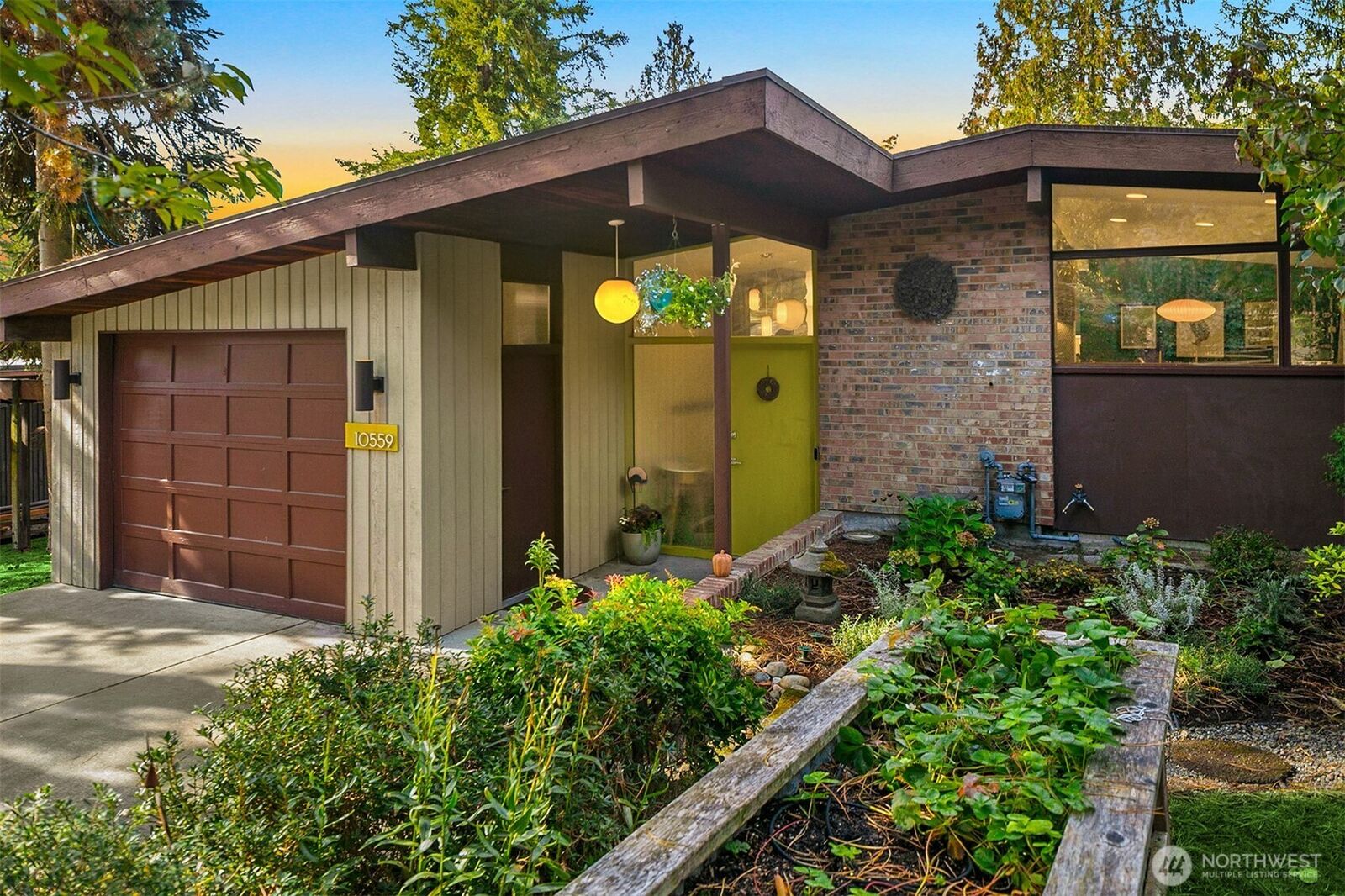 Property Photo:  10559  41st Place NE  WA 98125 