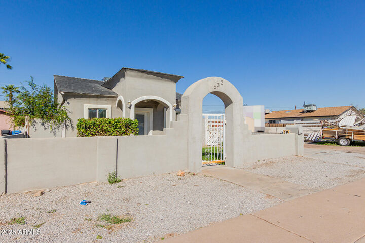Property Photo:  632 W Jones Avenue  AZ 85041 