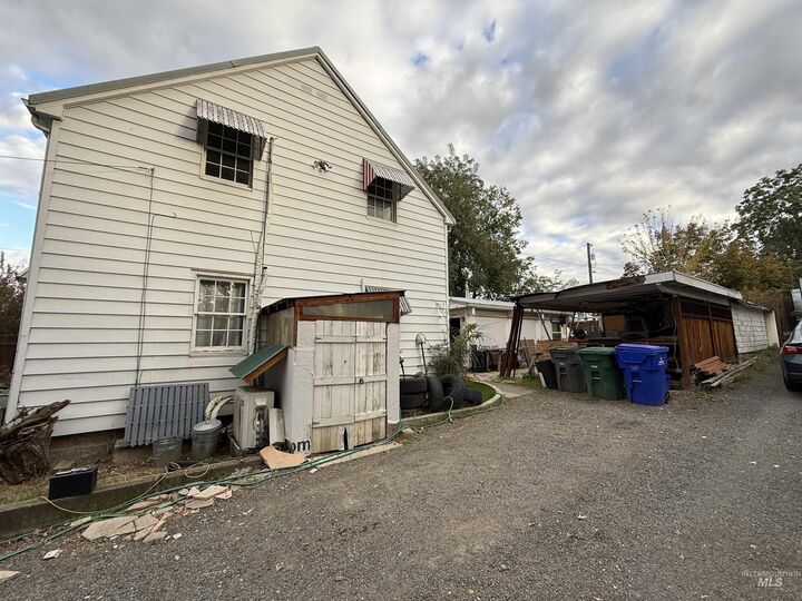Property Photo:  1122 14th Ave  ID 83501 