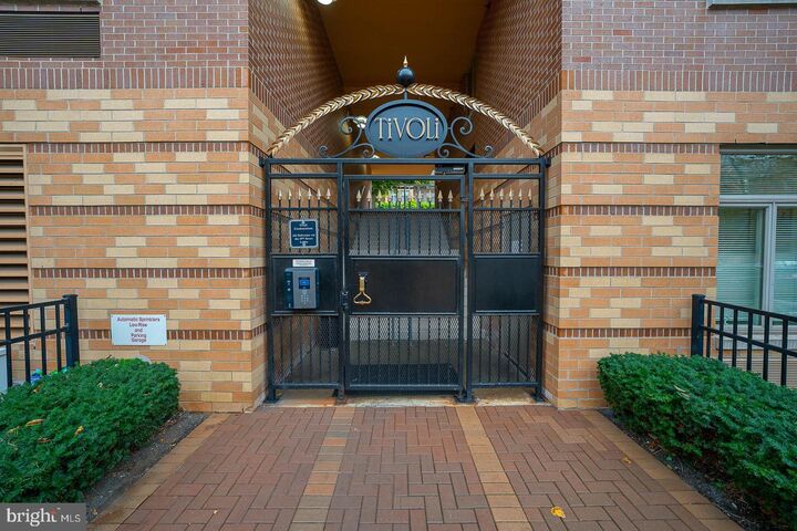 Property Photo:  1900 Hamilton Street 00 D19  PA 19130