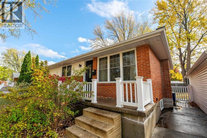 Photo de la propriété:  1061 Kensington Boulevard  ON N7S 1N5