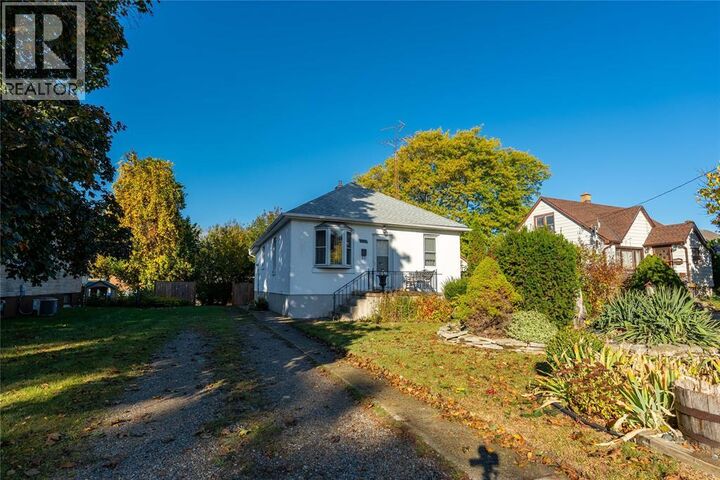 Photo de la propriété:  827 Lynwood Avenue  ON N7T 7A3
