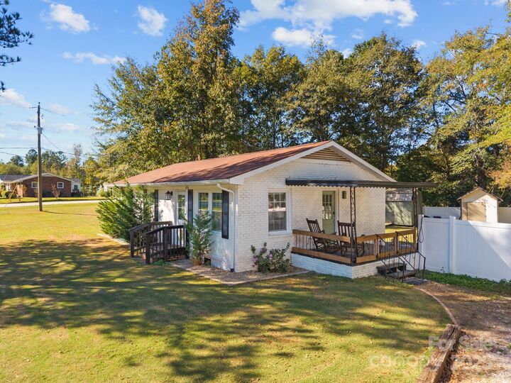 Property Photo: 976 Ten Oaks Drive SC 29720