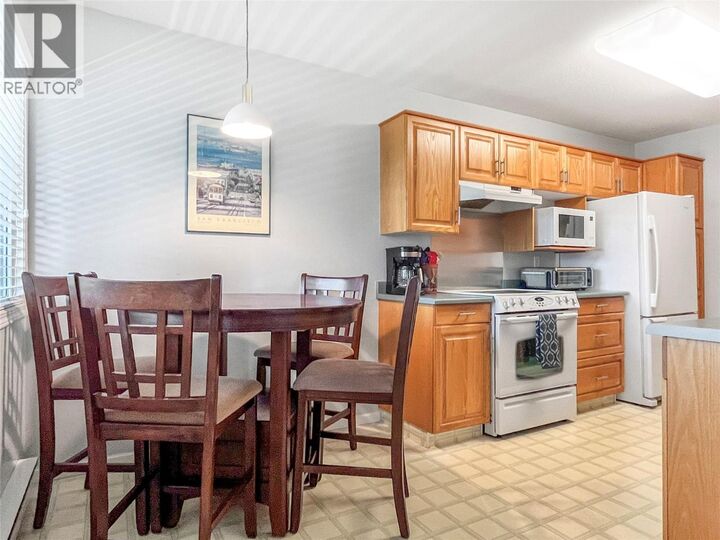 Property Photo:  940 Glenwood Avenue 308  BC V1Y 9P2