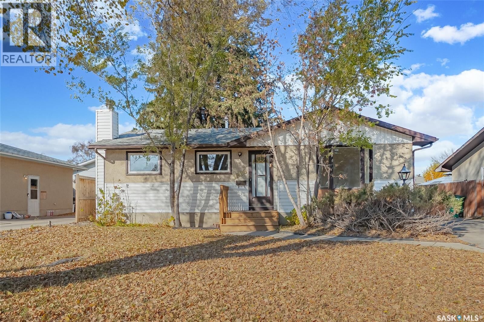 Property Photo:  1806 Richardson Road  SK S7L 4B5