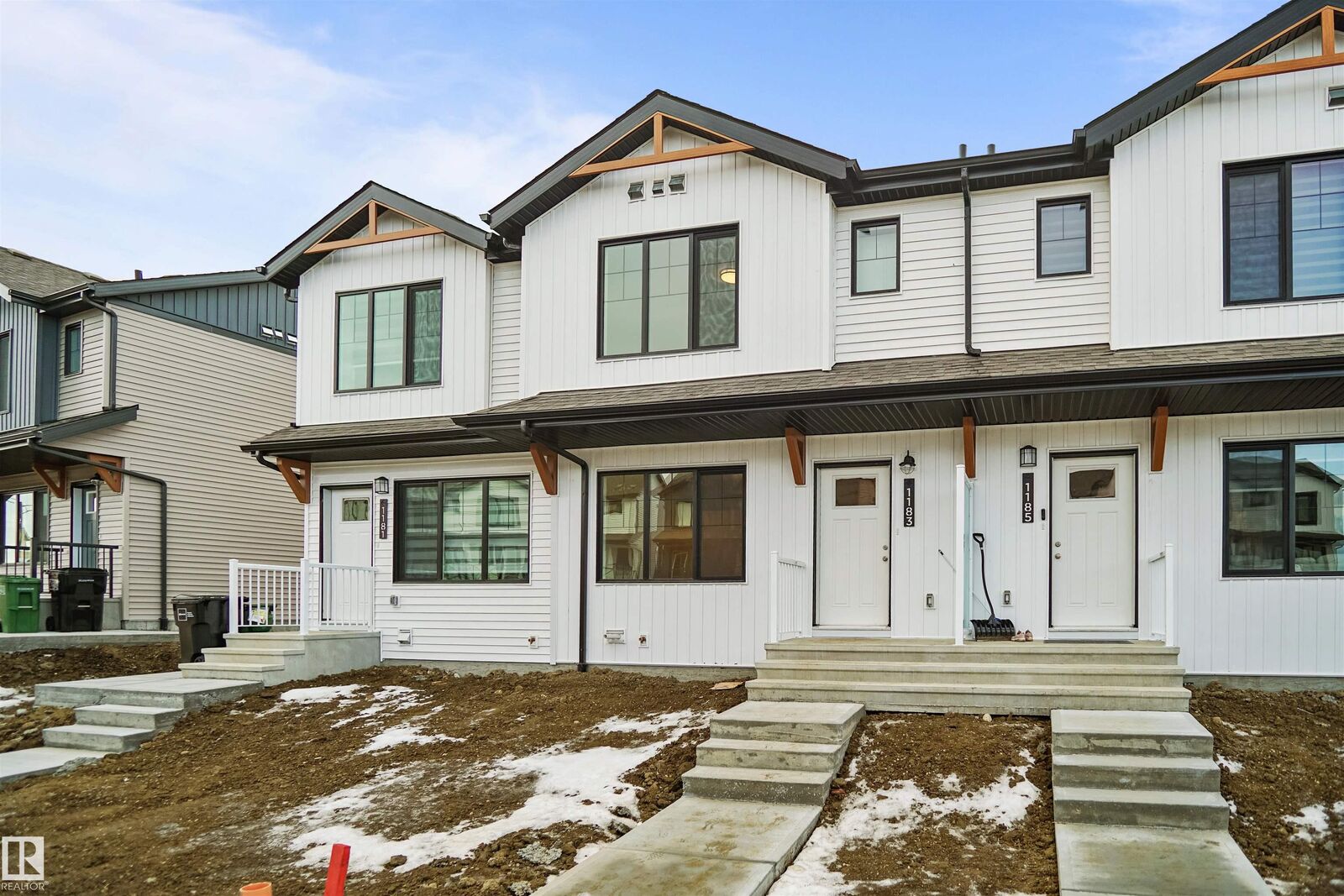 Property Photo:  431 Aster Drive NW  AB T6T 2N8