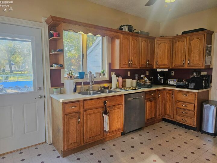 Property Photo:  9 N Pleasant Street  OH 44857 