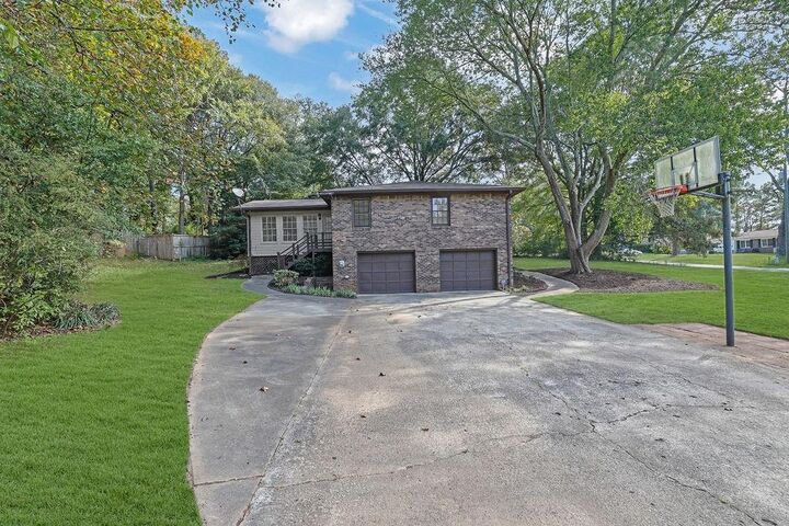 Property Photo: 905 Tanglewood Trail GA 30189