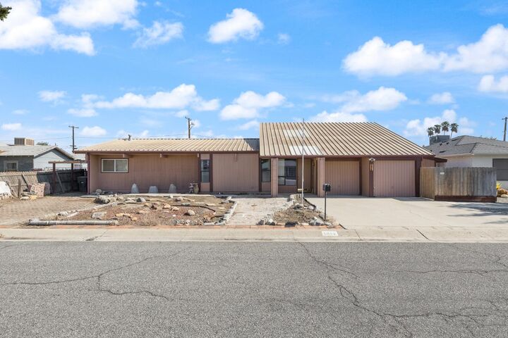 Property Photo:  1812 S Bardo Street  CA 93277