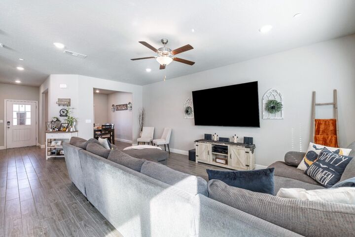 Property Photo:  6157 E Garland Avenue  CA 93727 