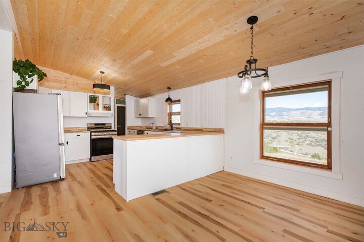 Property Photo:  690 Missouri Overlook Ln  MT 59752 