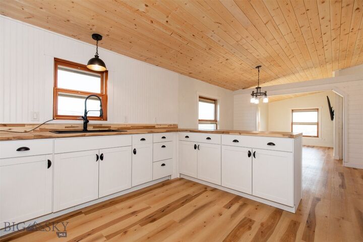 Property Photo: 690 Missouri Overlook Ln MT 59752