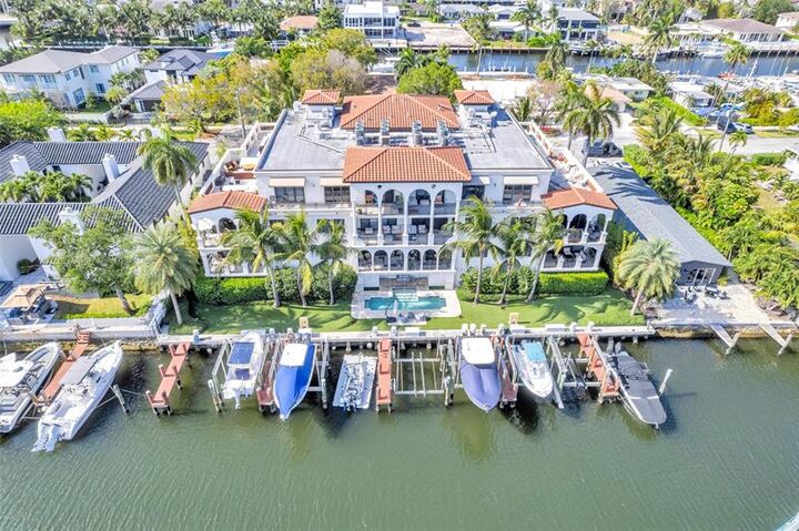 Property Photo:  1532 SE 12th St 304  FL 33316