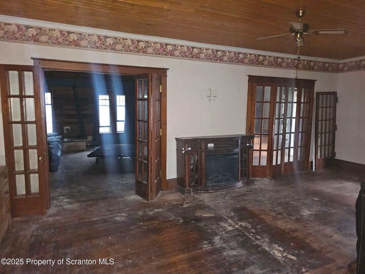 Property Photo:  507 Delaware Street  PA 18421 