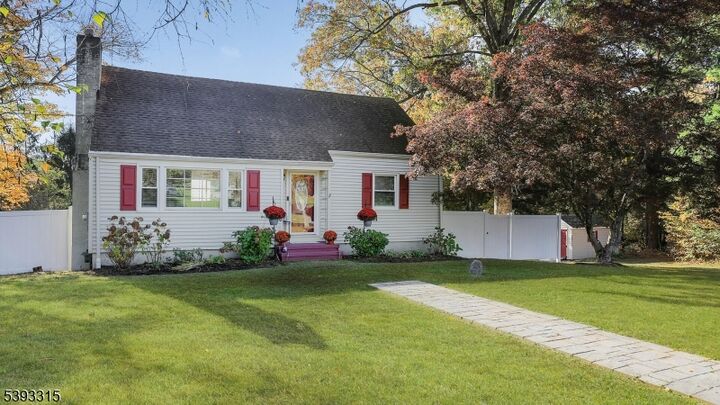 Property Photo:  7 Toad Ln  NJ 08551