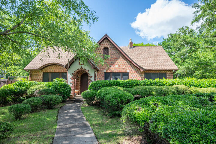 Property Photo:  506 Greensboro St  MS 39759 