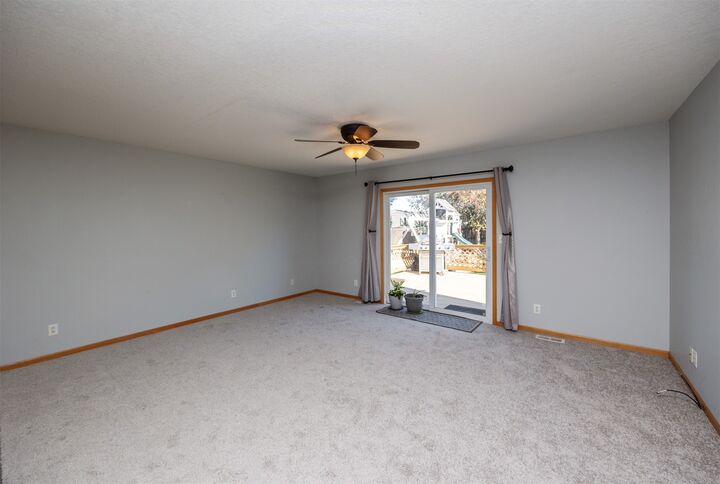 Property Photo:  535 SE Cardinal Lane  IA 50263