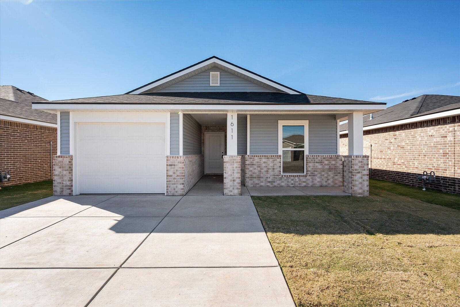 Property Photo: 1611 N Clinton Avenue TX 79416