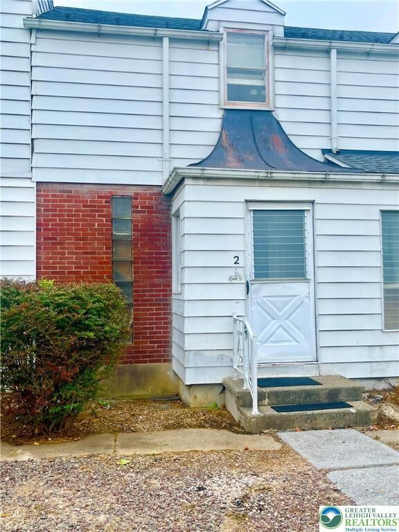 Property Photo:  4100 William Penn Highway Apt 2  PA 18045