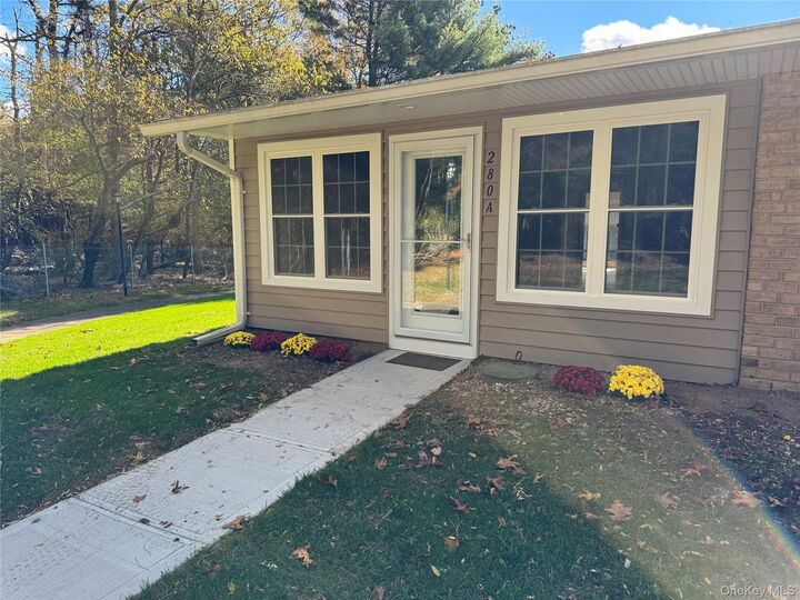 Property Photo:  280 Berwick Court A  NY 11961