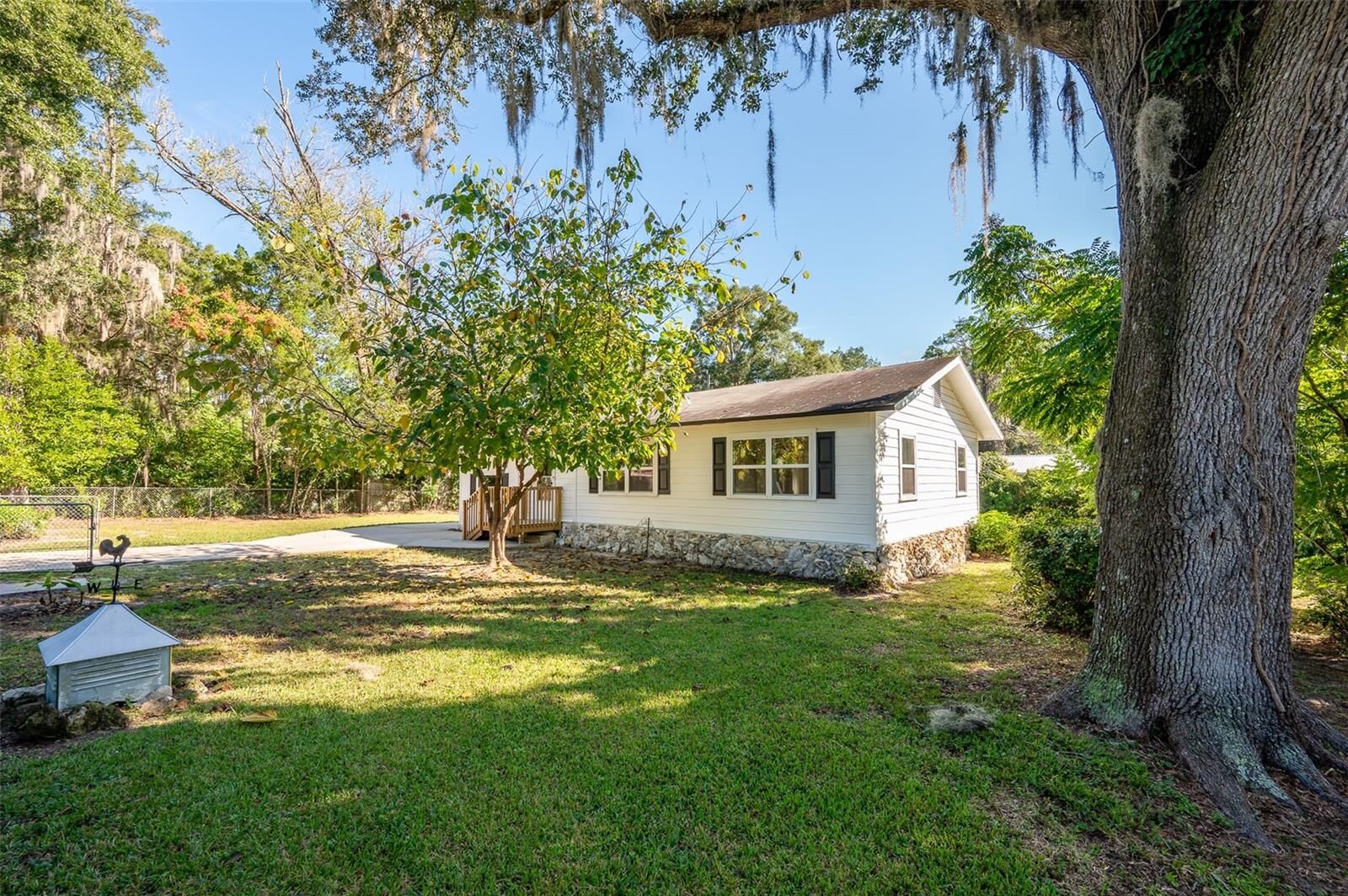 Property Photo:  115 SE 50th Street  FL 32641 