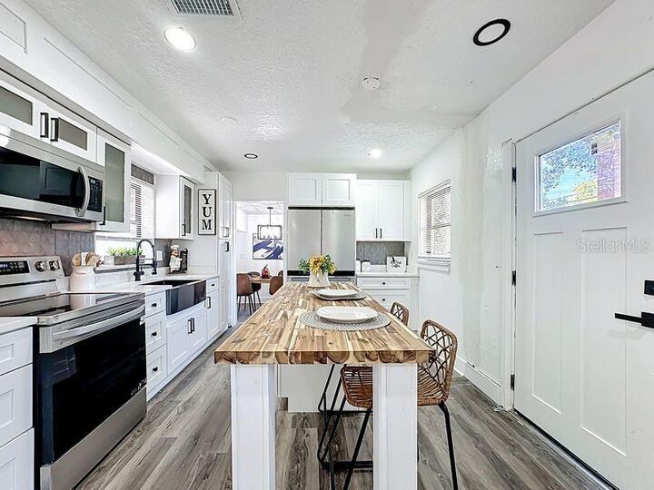 Property Photo:  6124 Dogwood Drive  FL 32807 