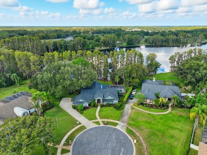 Property Photo: 302 Lake Kell Court FL 33549