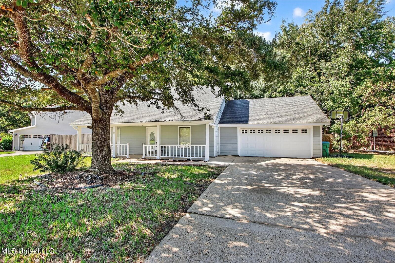 Property Photo: 1613 Westgate Parkway MS 39553